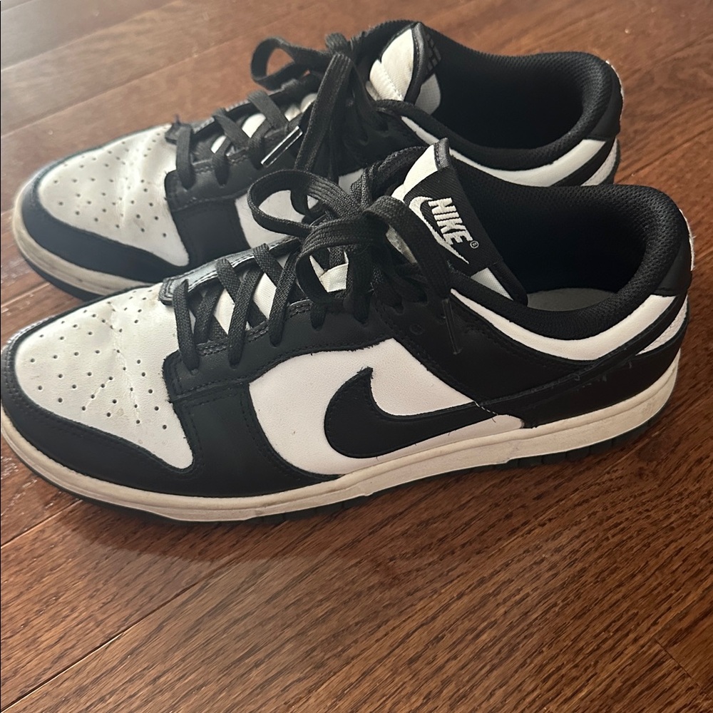Nike dunks low sneaker